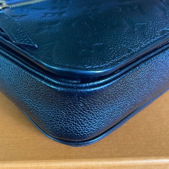 Louis Vuitton Pochette Métis in Empreinte Black Leather - Picture 10 of 16